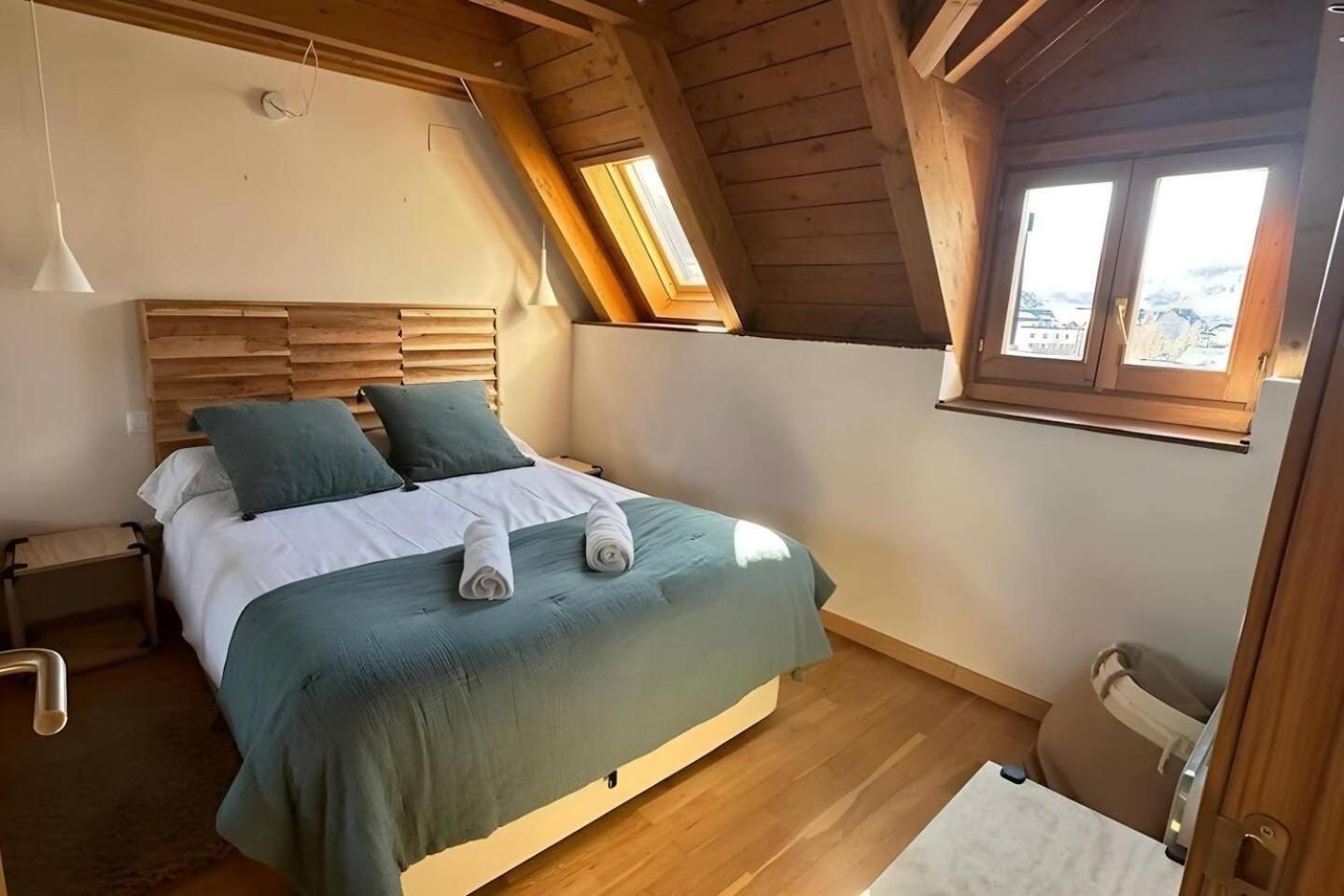 Caleydos Duplex Diseno Garaje Wifi Apartment Sallent De Gallego Bagian luar foto