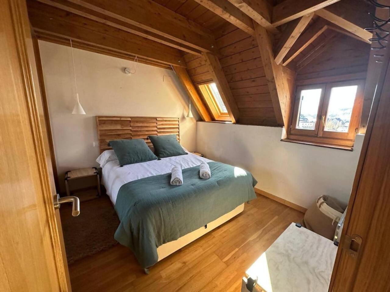 Caleydos Duplex Diseno Garaje Wifi Apartment Sallent De Gallego Bagian luar foto